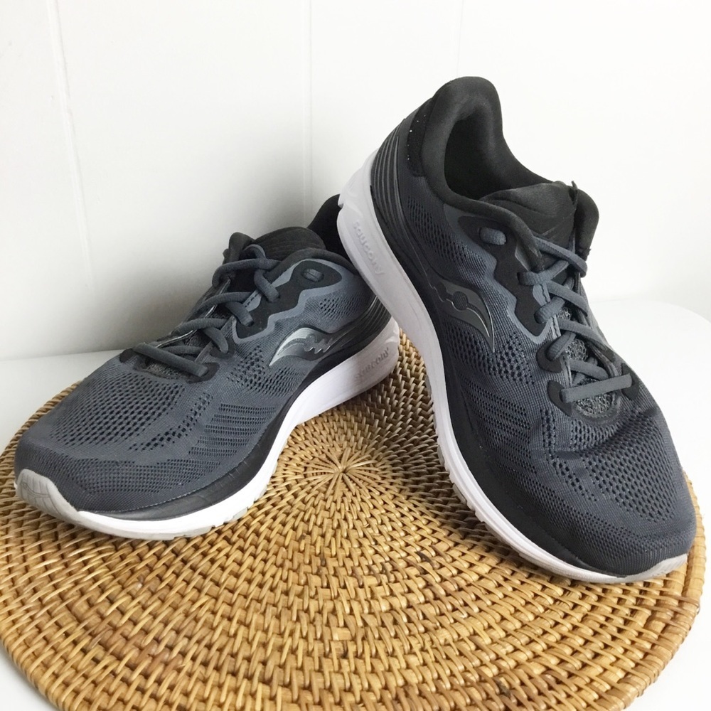 Saucony Black And White Running Shoes Size 9 W Mens Womens 10.5